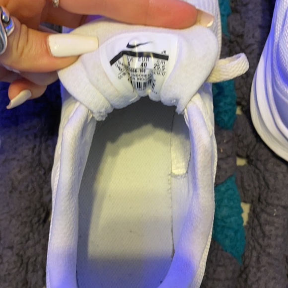 White Nike Running Tennis Shoes Size 8.5 - Picture 5 of 5